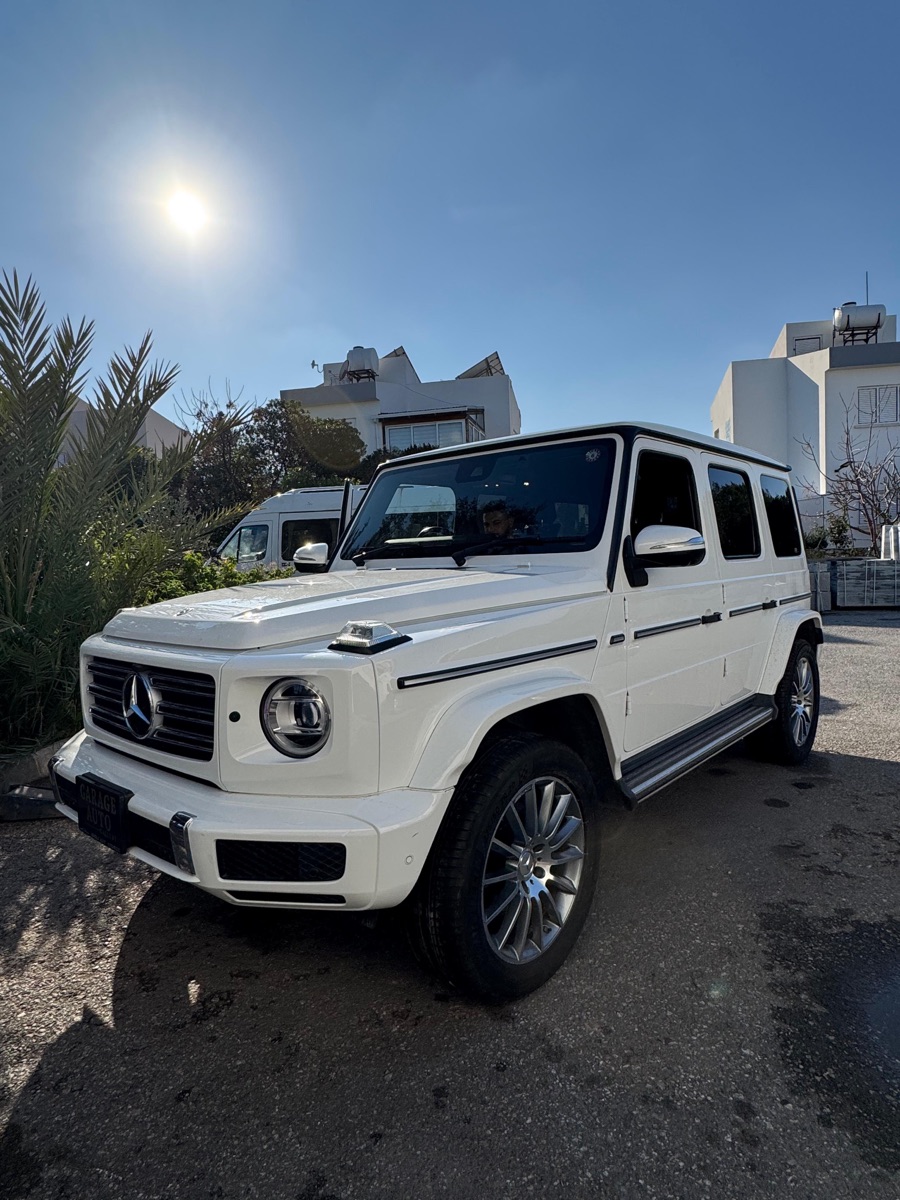 Beyaz Mercedes G-Class