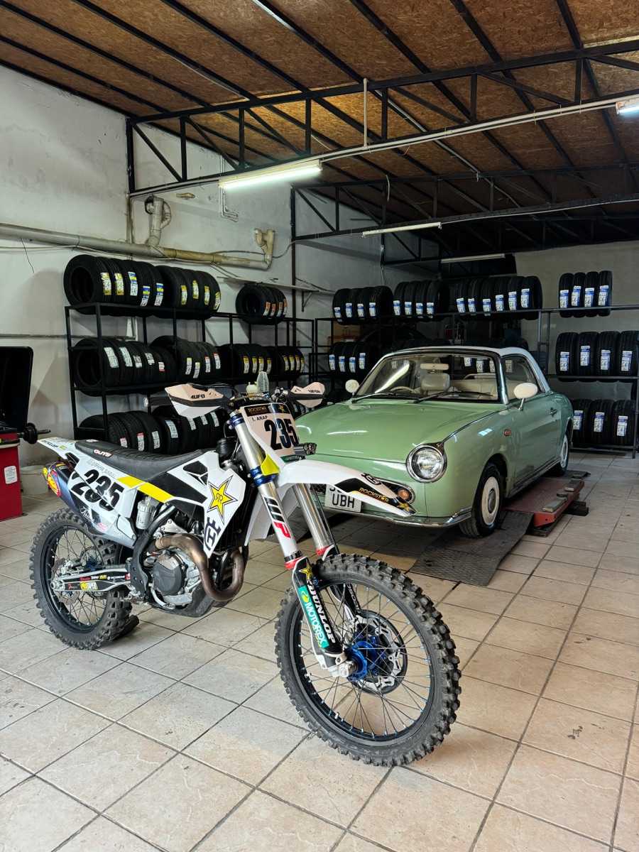 Motosiklet ve klasik araç atölyede