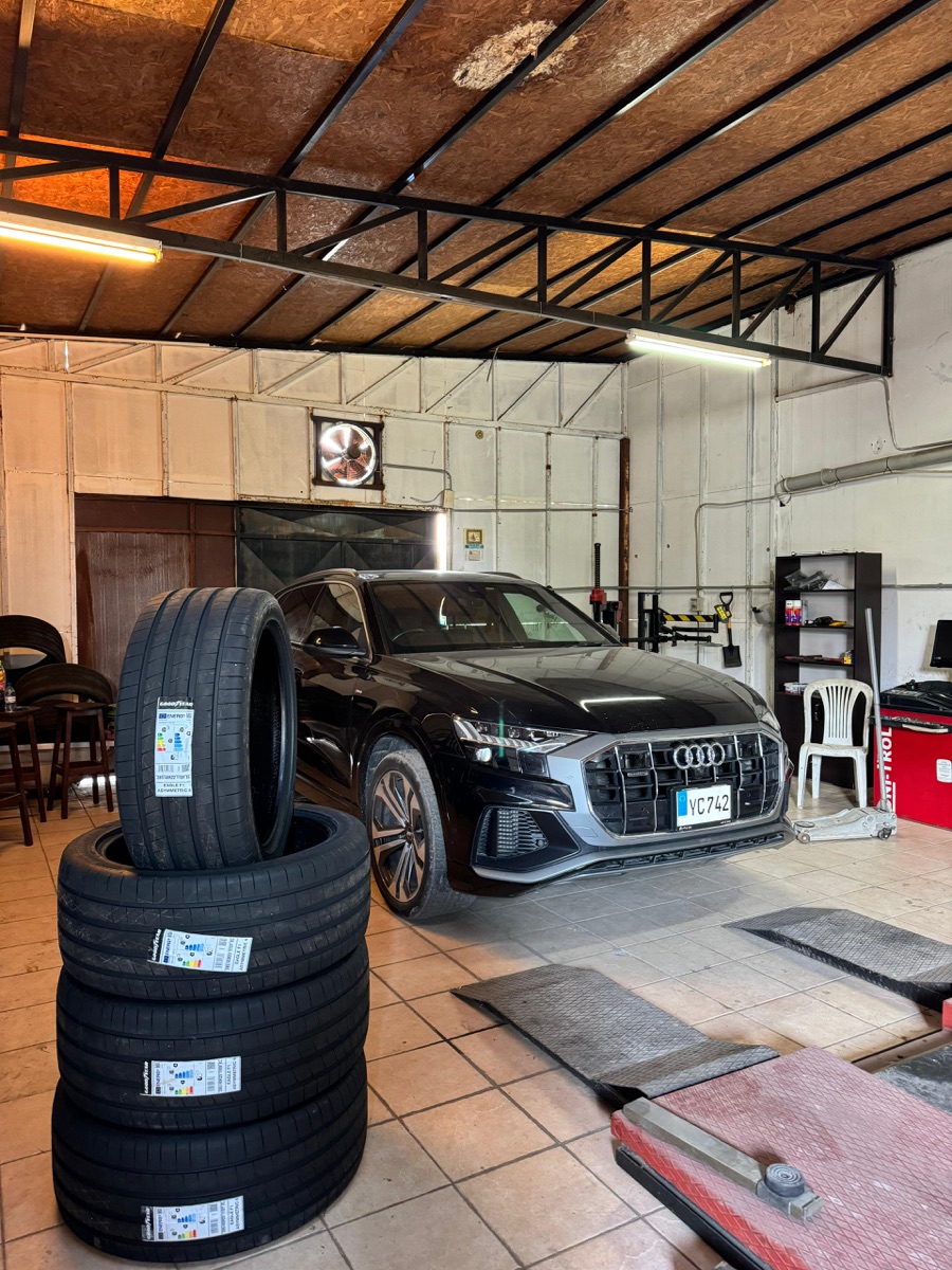 Demir Kardeşler Girne atölyesi, Audi araç ve yeni lastikler