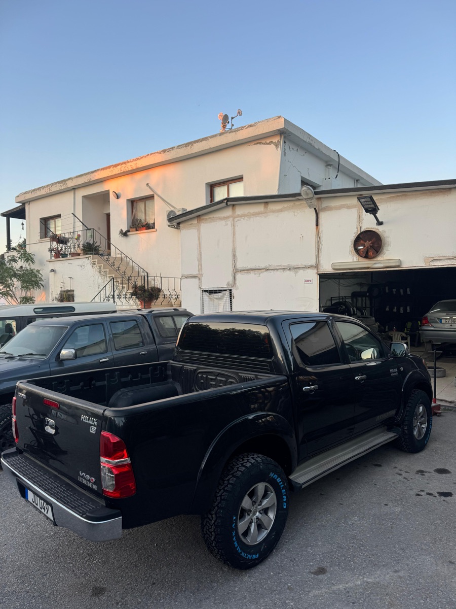 Toyota Hilux pickup