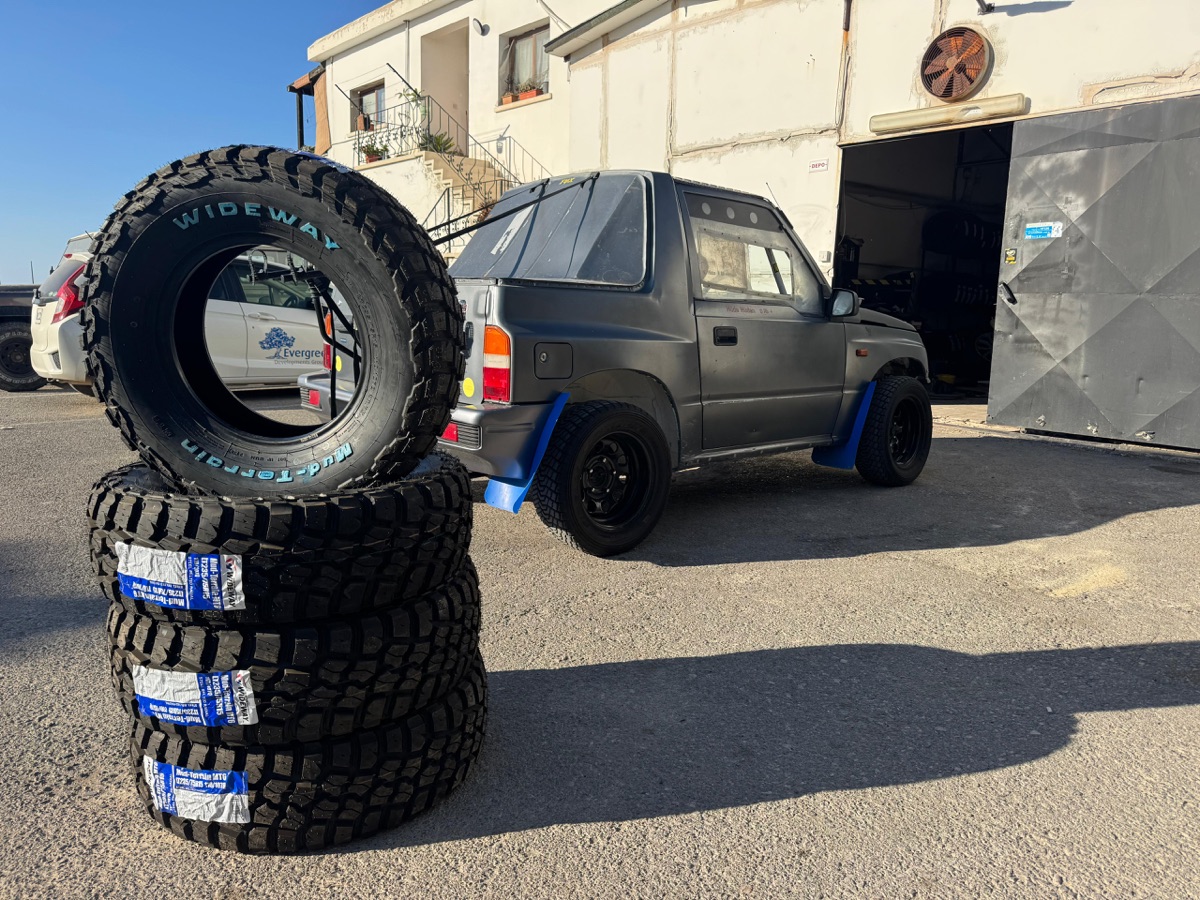 Arazi lastikleri ve 4x4 araç