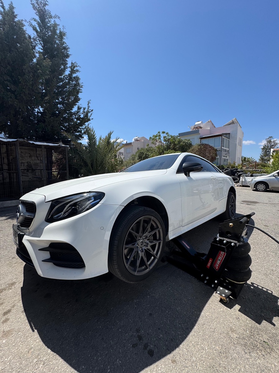 Mercedes araçta lastik değişimi